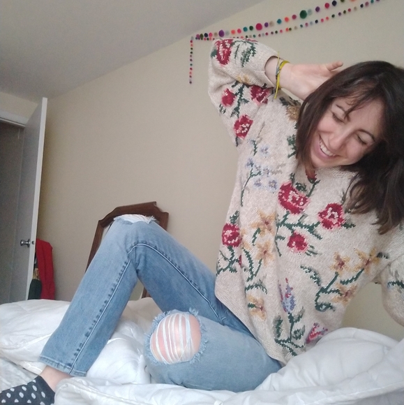 Hi, there. I'm Kate. Welcome to my closet.🥳 - Picture 1 of 1